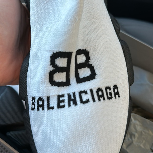 Balenciaga Speed Sneakers - Picture 2 of 3